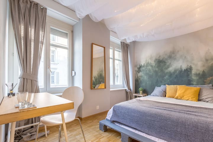 8 min. To Zürich City Center-in the "Cloud Room"