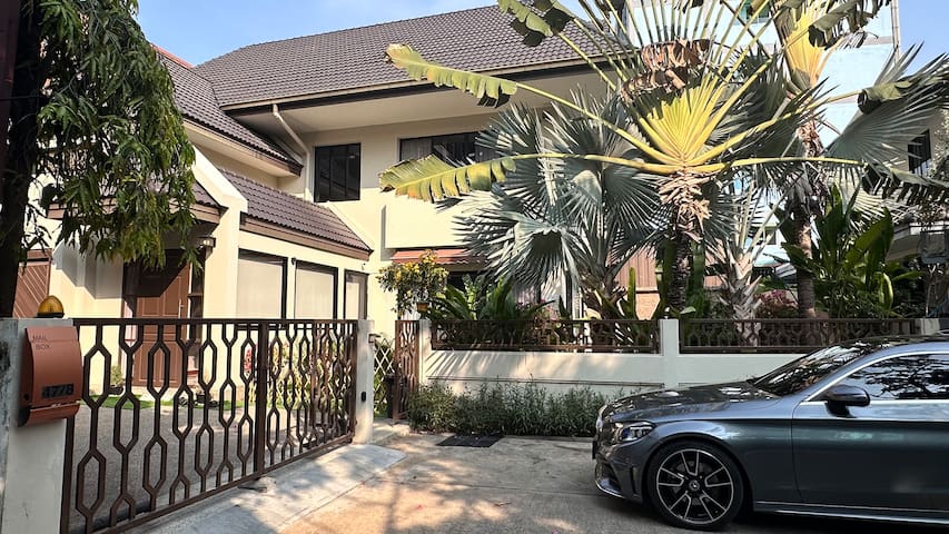 市中心铜锣区25巷独立花园别墅六房四卫