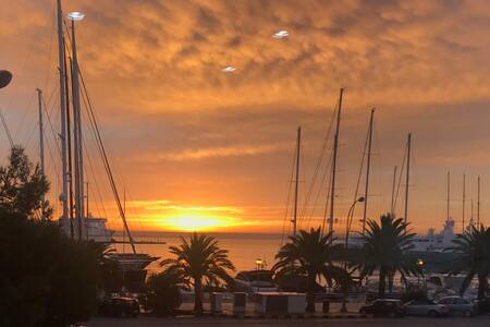 Seafront apartment on Paseo Marítimo with views