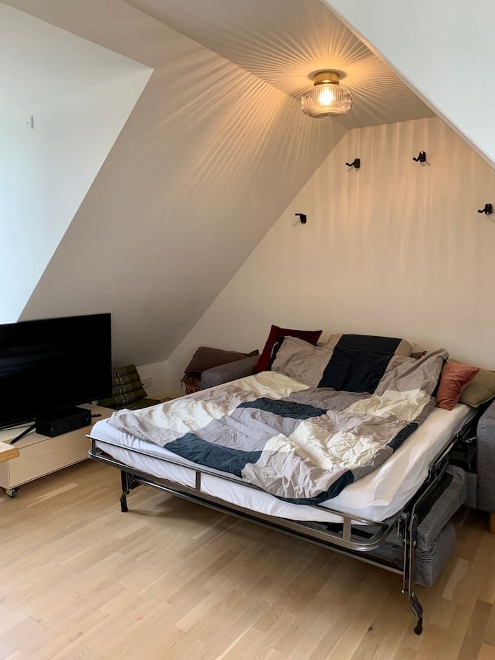 Spálňa 2 /posteľ pre hostí, šírka 140 cm. 