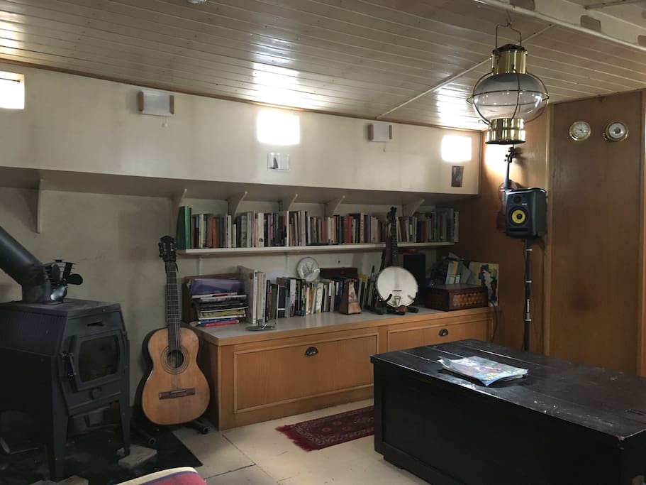Lower Cabin / Sitting Room