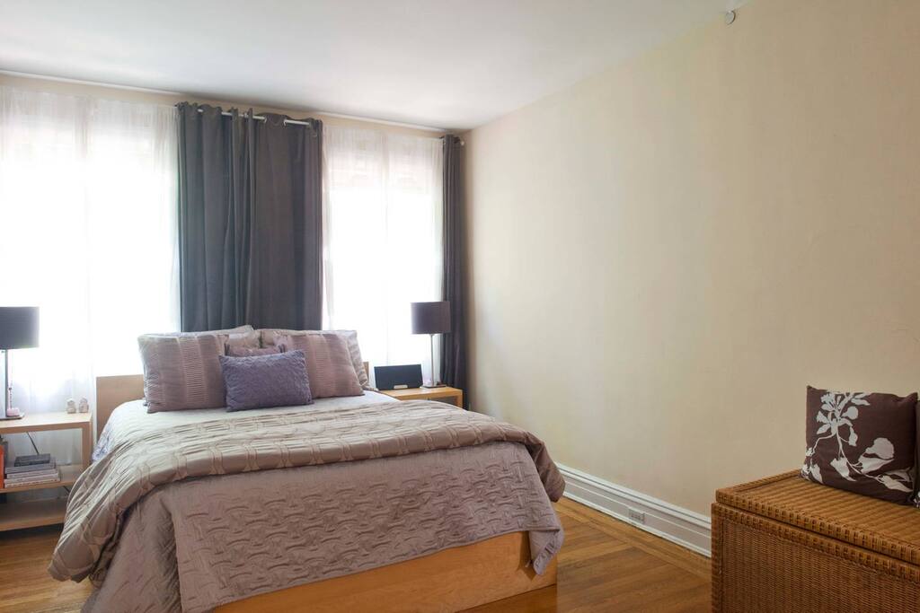 XLG BEDROOM WITH PRIVATE BATHROOM