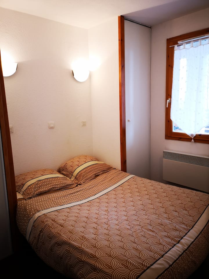 غرفة النوم بسرير مزدوج جديد 140 سم