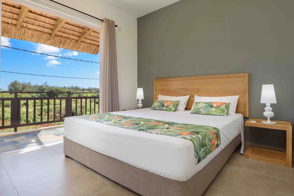 Chambre principale avec balcon