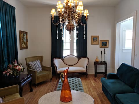 Top performing Airbnb: An Era of Elegance- our 1918 Victorian home in El Paso