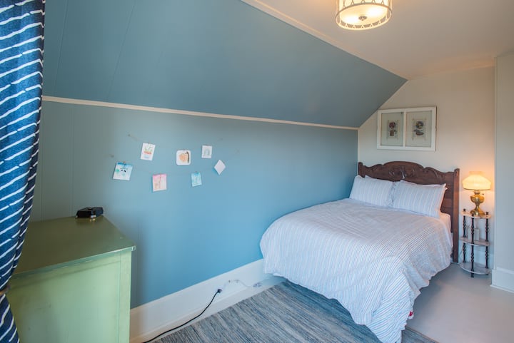 3rd bedroom - queen bed