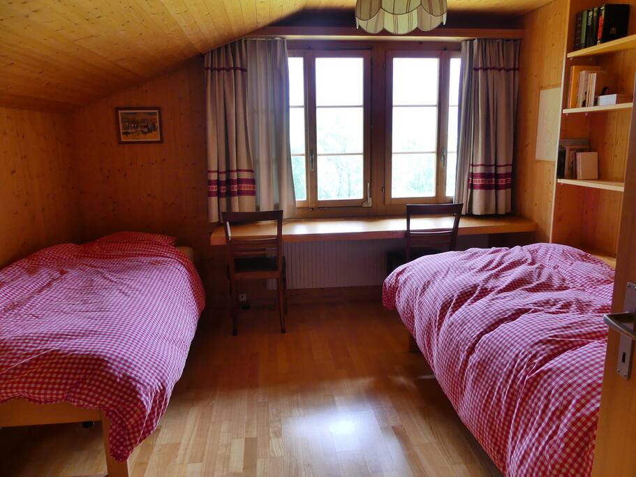 Zimmer 1 mit zwei Einzelbetten - Obergeschoss vorderer Teil