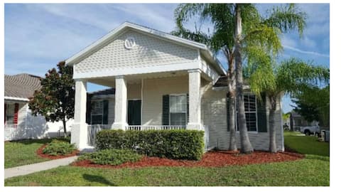 Popular Airbnb listing: 4 bed villa w/private pool near Disney, sleeps 6+ in Campbell