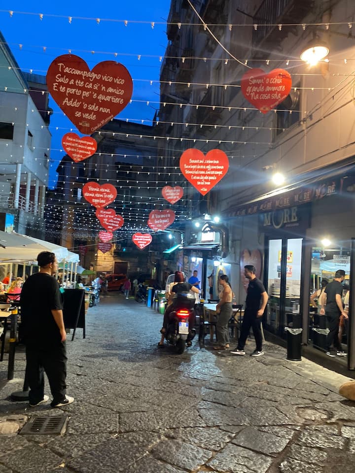 Casa Tipica Nel Cuore Di Napoli - Naples
