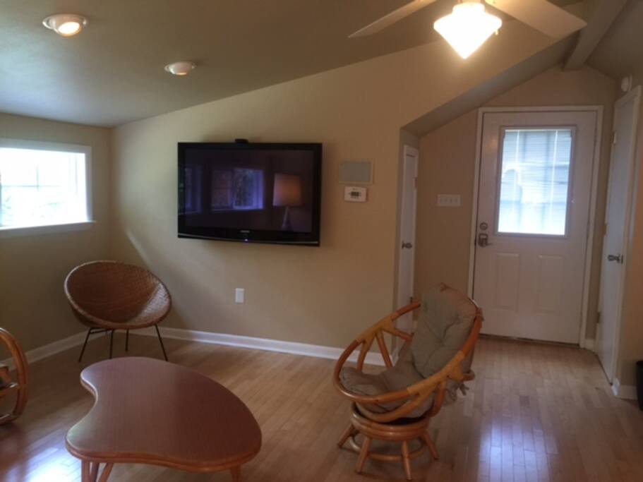 TV with Amazon and Netflix, Local channels