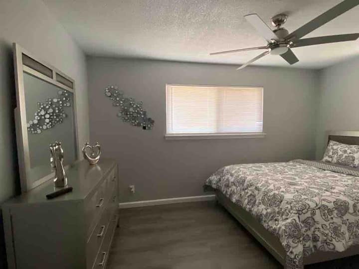 სრული ზომის საწოლი 