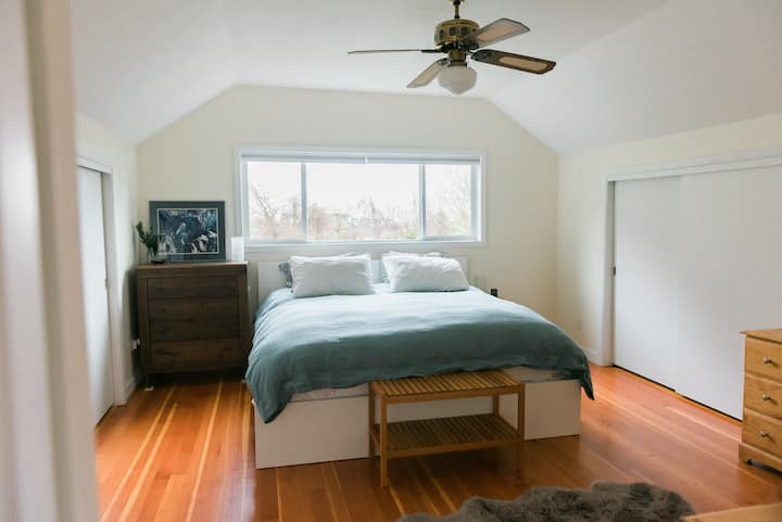 主卧（加大双人床）