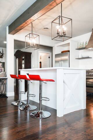 New home close to TCU, Dickies Arena & Stockyards!