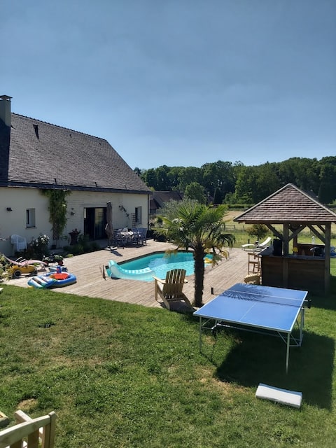 House with idyllic setting and leisure activities combined.