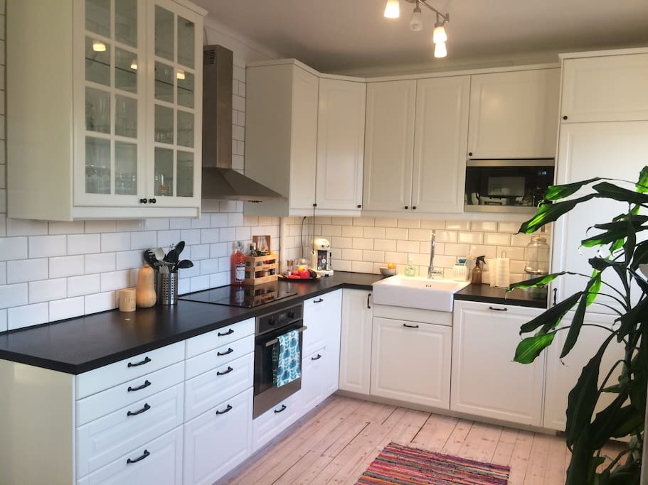 Big kitchen with everything you need. Dishwasher included.