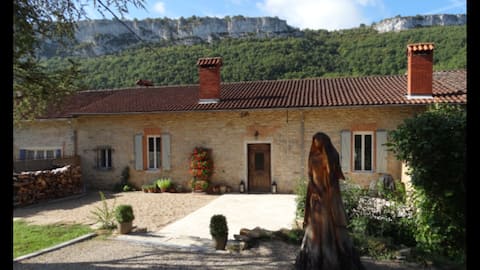 Luxury Gite Stunning Views Short Walk to Village.