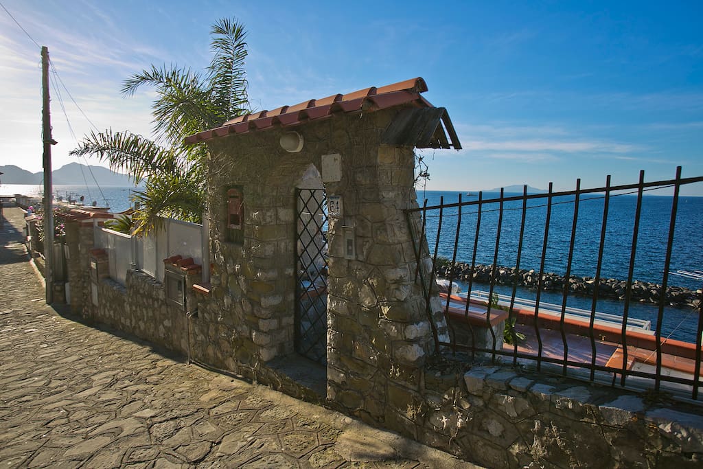 Ingresso (Entrance)