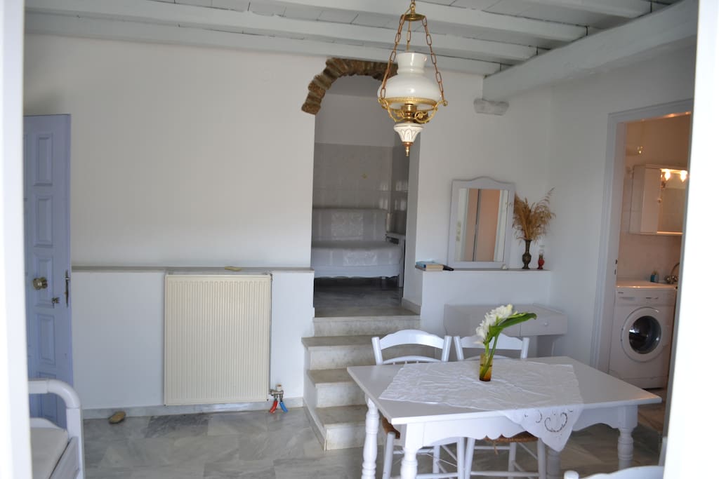 Sitting room and kitche entry