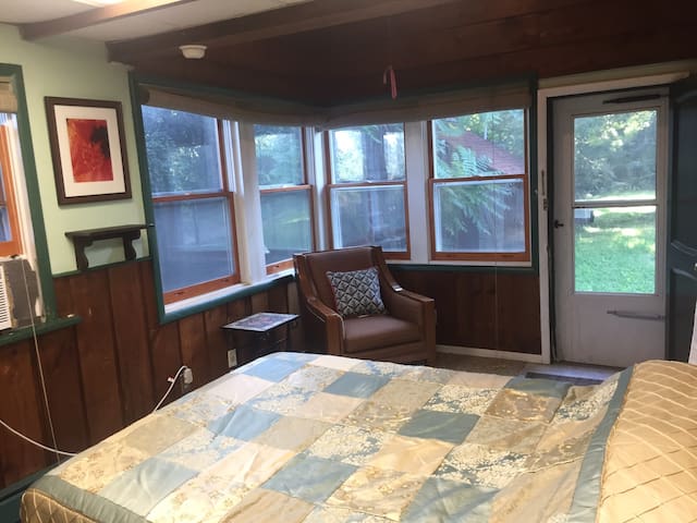 Airbnb Carbondale Vacation Rentals Places To Stay