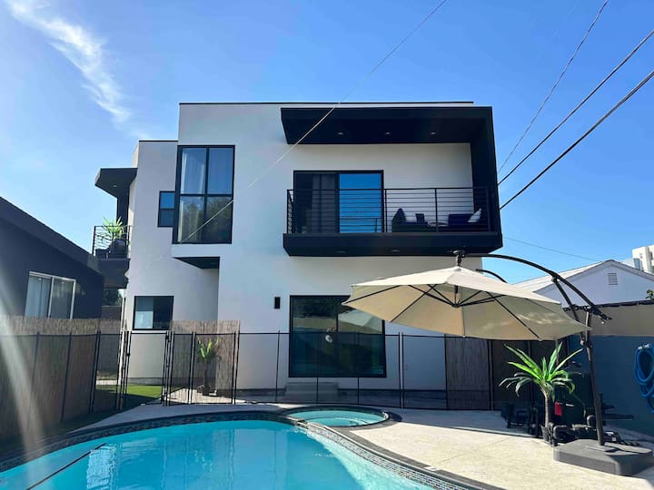Modern Pool House Near SoFi | Jacuzzi | Sleeps 7
