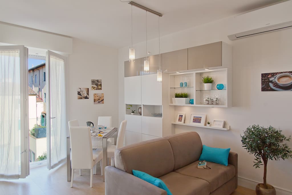 IMPERIALE FLORENCE APARTMENT
Living Room With Dining Area