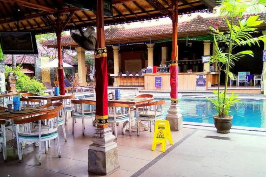 Resto side pool