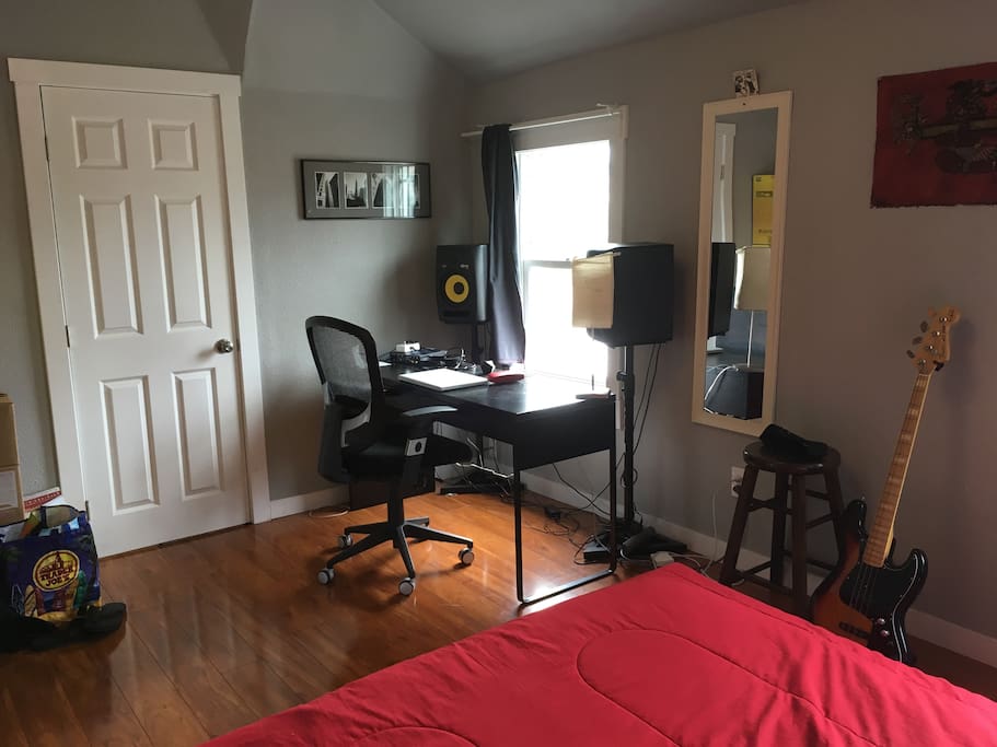 Closet, Desk