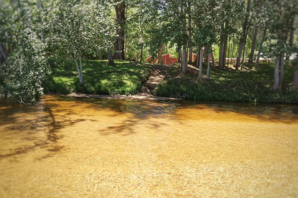 vista del camping desde el río los sauces