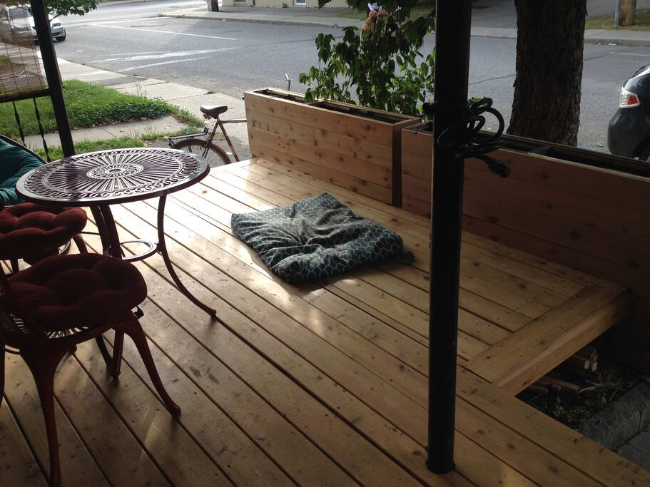 Great spot out front to read the paper with your bowl of cafe-au-lait