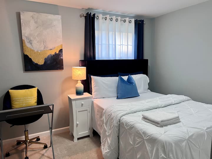 Habitación privada acogedora, limpia y bellamente decorada Casas en