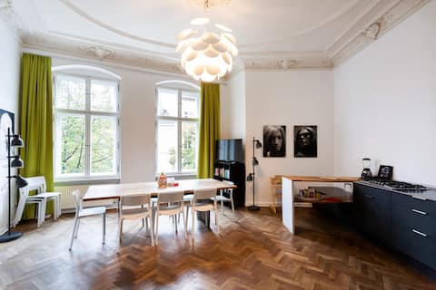 Top performing Airbnb: 1,700 sq ft - 3 bedroom in the center of Berlin in Mitte