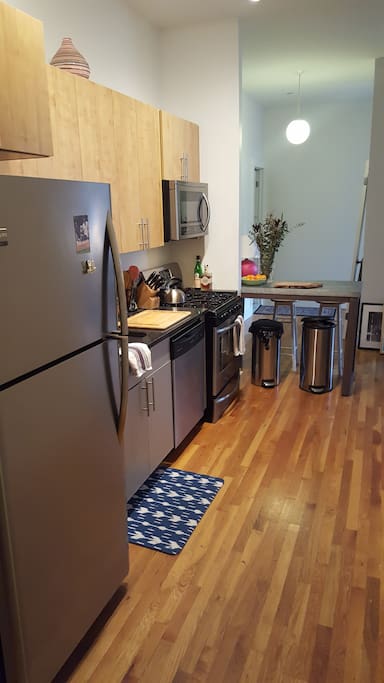 fully equipped kitchen w/ dishwasher