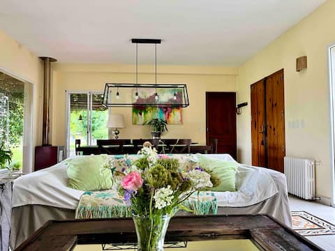 Propiedad de Airbnb exitosa: Beautiful house in front of a polo field en Partido De Luján