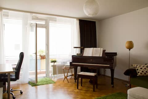 Top performing Airbnb: Centrical but quiet with a huge balcony in Altstadt Süd