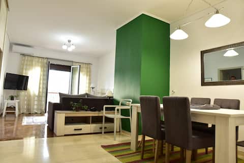 Top performing Airbnb: zoi comme la vie apartment 100 sq.m. on the 4th floor in Δήμος Ιωαννιτών