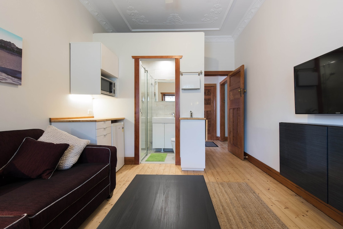 Top Airbnb: Coogee with parking- close to Beach, City, Airport in Coogee