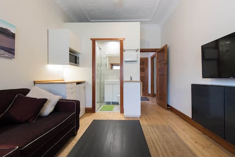 Top Airbnb: Coogee with parking- close to Beach, City, Airport in Coogee