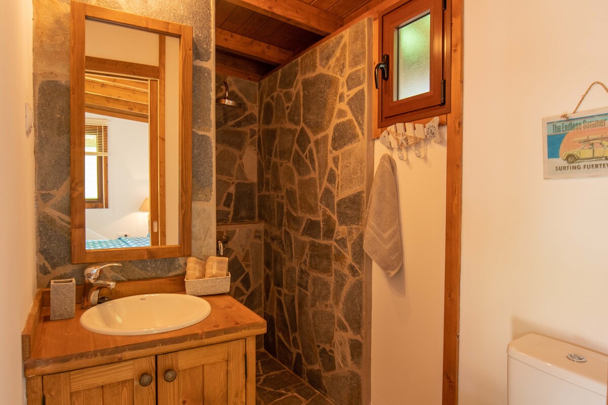 - ห้องน้ำในห้องนอนใหญ่ 