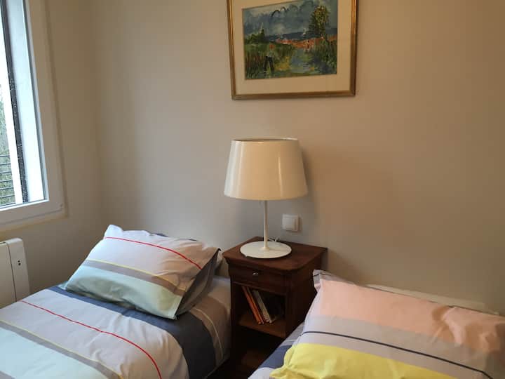 มีหนังสือและเกม 