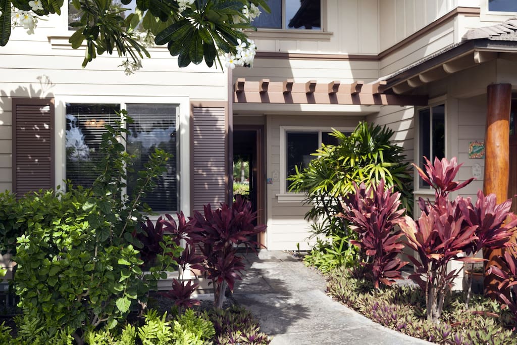 Tropical Entry to ground floor condo
