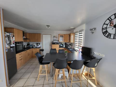 private floor: 3 bedrooms. near 24-hour circuit