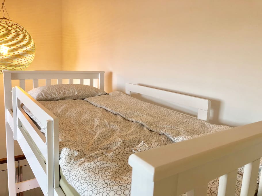 Single loft bed