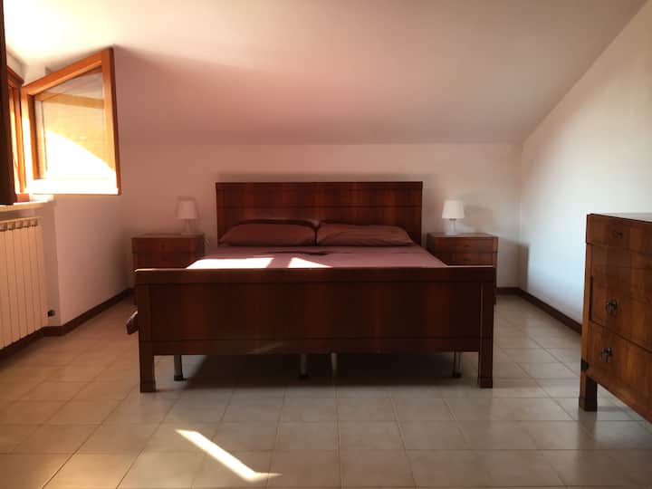 الغرفة الكبيرة في الطابق الأول