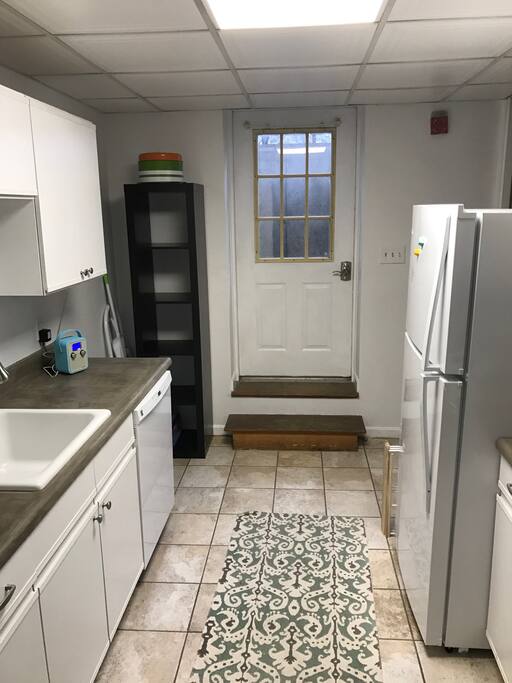Full kitchen, equipped for meal prep