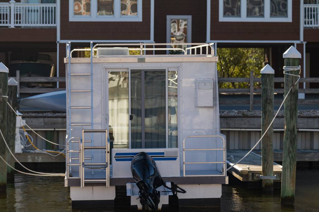 The LOVE ️ Boat ! Houseboats for Rent in Manteo, North Carolina