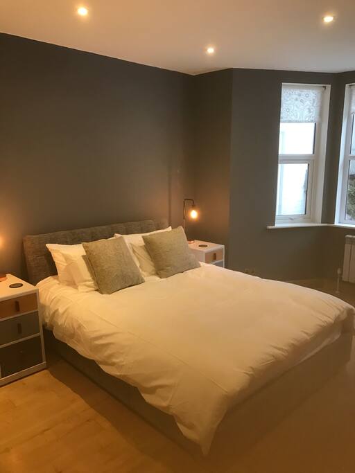 Large headroom with kingside bed