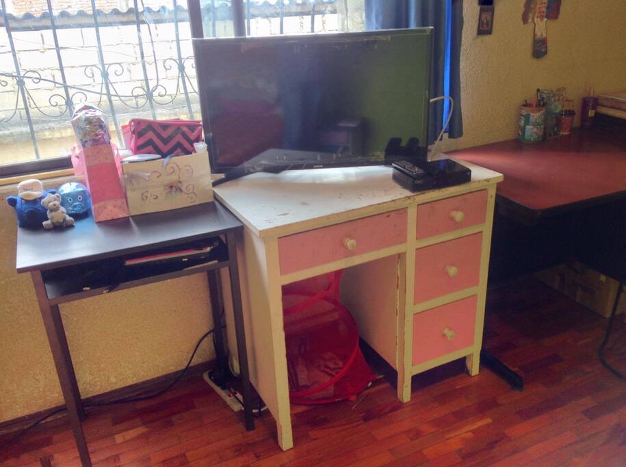 Mesa, TV y cable, entretenimiento a tu alcance.