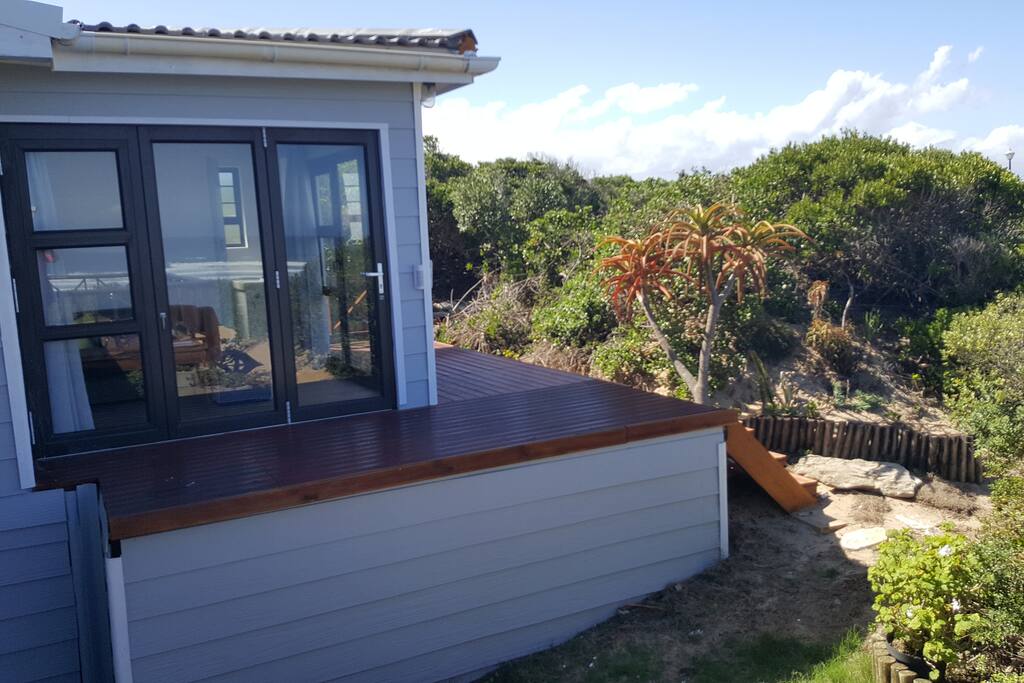 Outside shower and braai facilities.