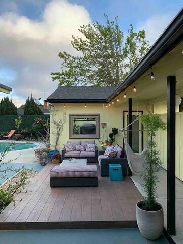 Mid-Century California Ranch Family Home with Pool gallery image 2