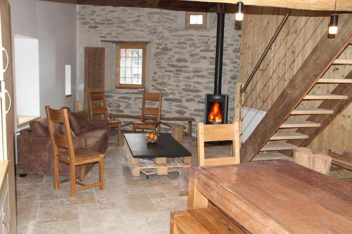 Grange Restaurée Valcenis: La Ramasse - Maison de
